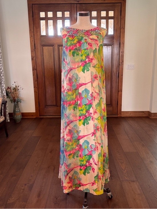 Vintage Dresses & Skirts - Vintage 1960s Mr. John Jr. Floral Dress with Beaded Neckline Size Small/Medium